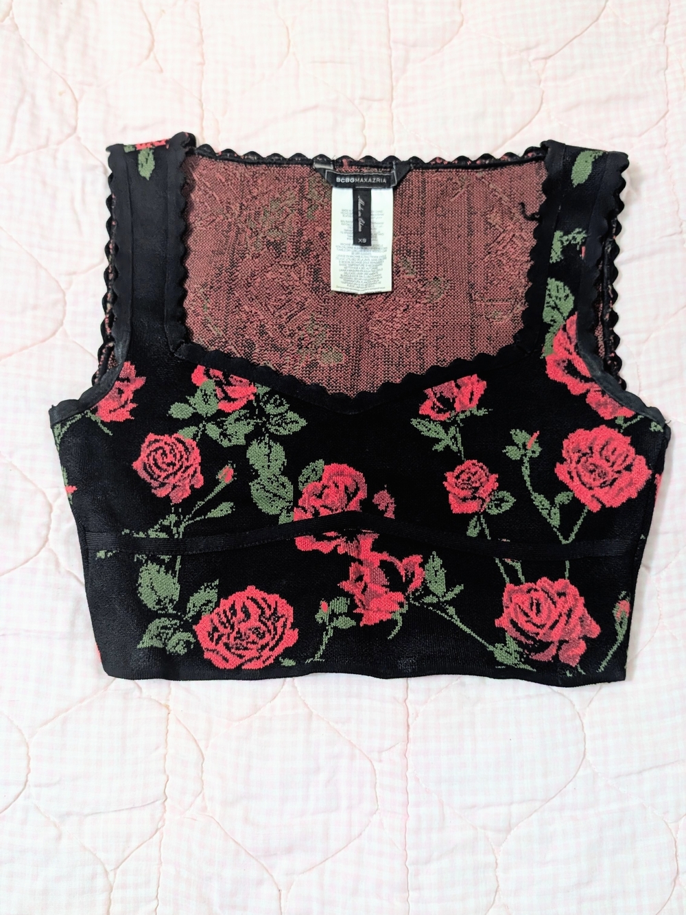 BCBGMAXAZRIA Black Floral Knit Crop Tank with Red Rose Pattern - XS